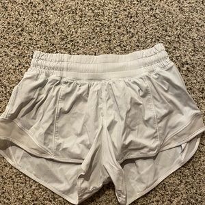 white size 2 lululemon hotty hot shorts length 2.5